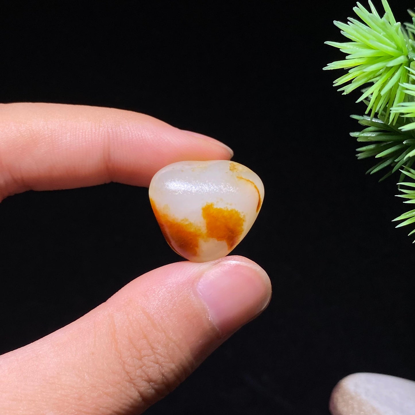 和田玉白玉红皮籽料原石(5.9g)