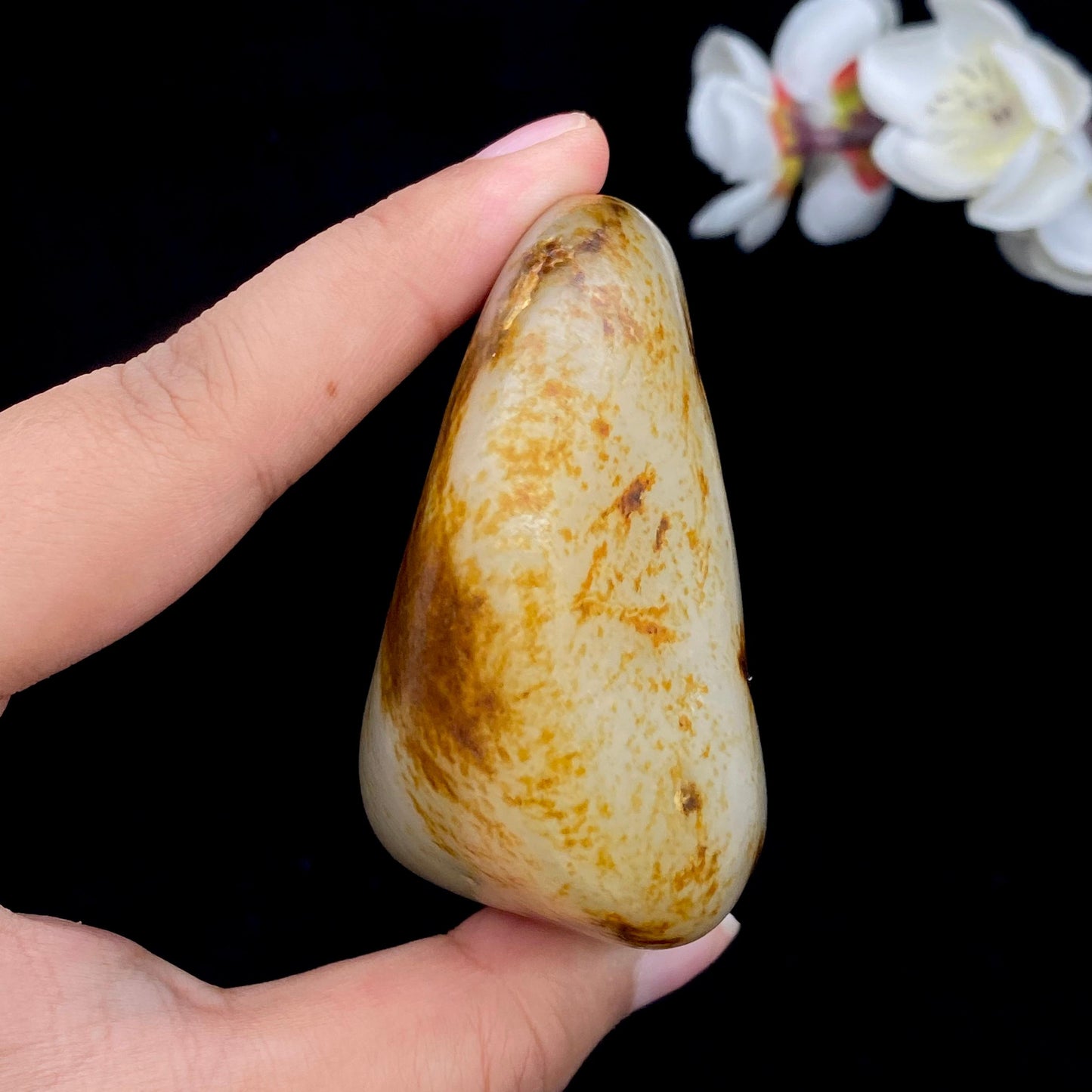 和田玉洒红皮籽料手把件(215.9g)