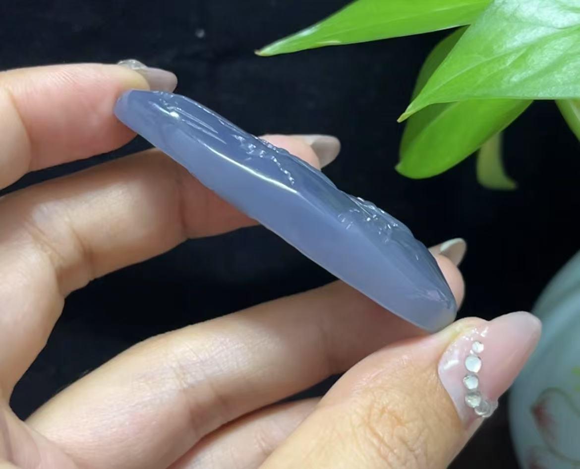 和田玉紫罗兰山水观音(29.5g)