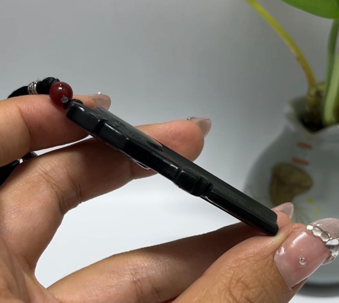 和田玉黑青马平安无事牌(28.5g)