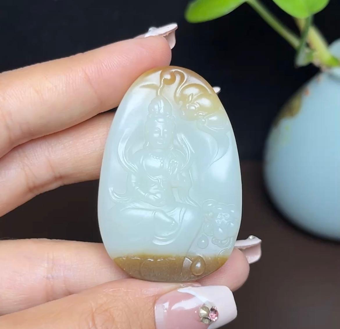 和田玉且末天地糖羊脂玉观音挂件(30.1g)