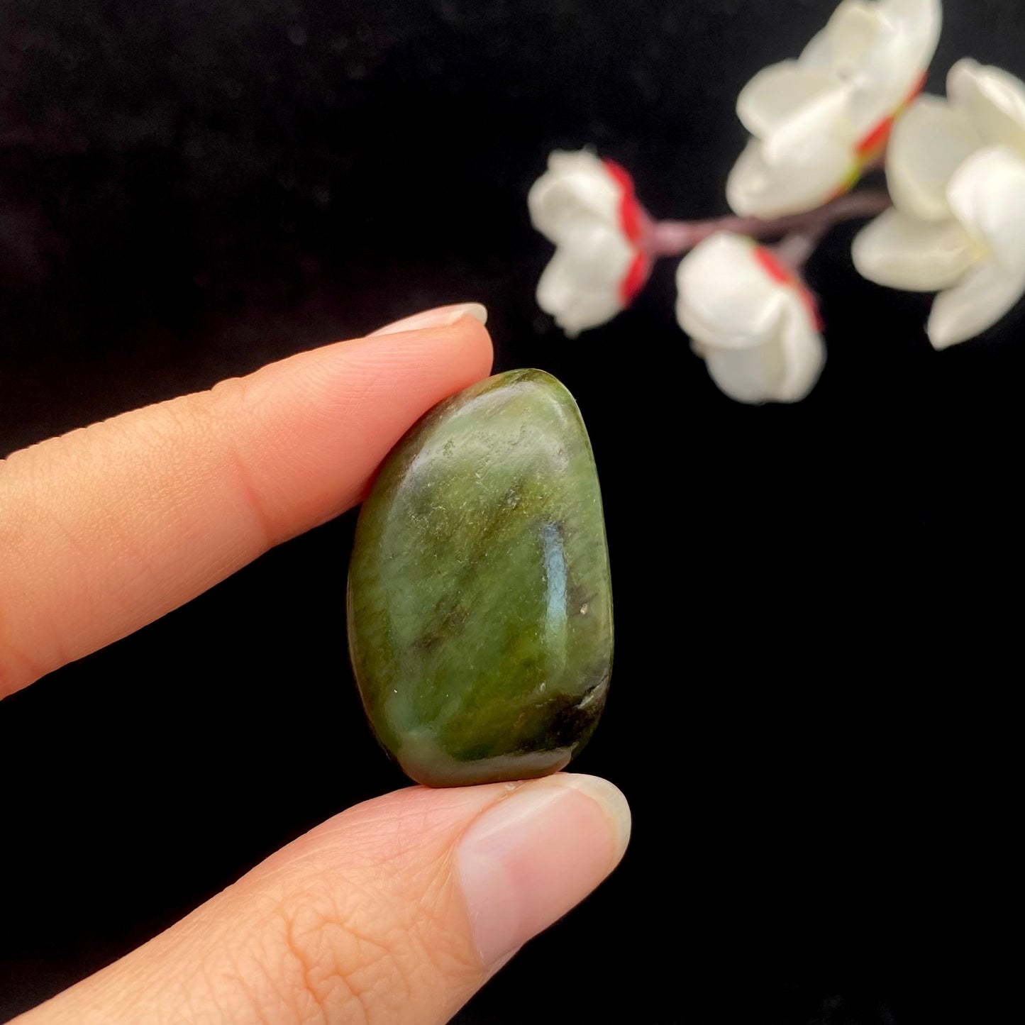 和田玉沙枣青籽料原石(13.7g)