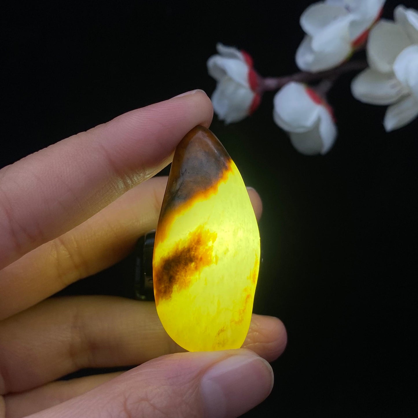 和田玉聚红皮籽料原石(13.9g)