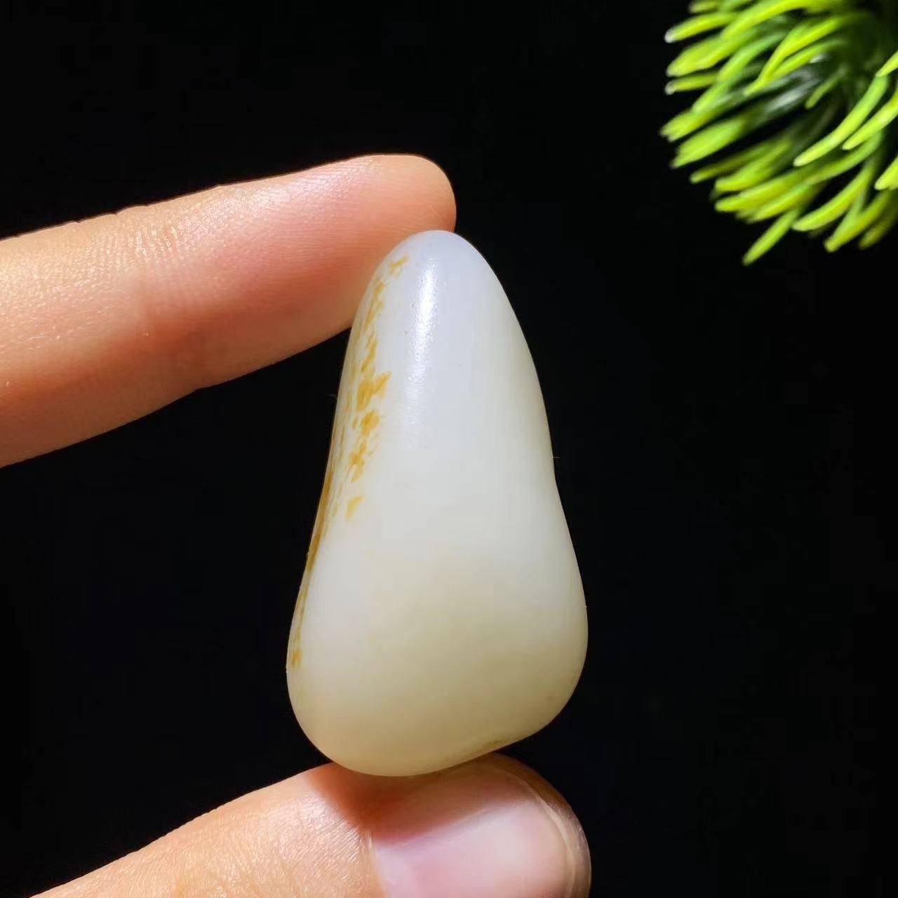 和田玉洒金皮籽料原石(20.7g)
