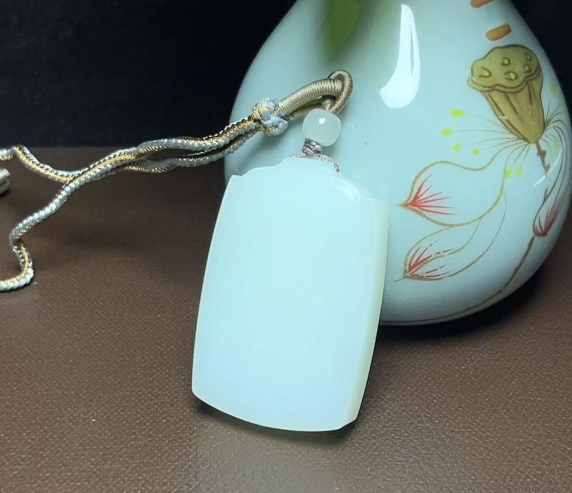 和田羊脂玉平安无事牌(52.7g)