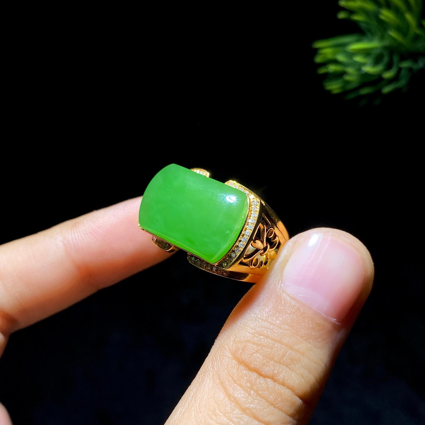 和田玉碧玉18k镶金戒指(8.5g)
