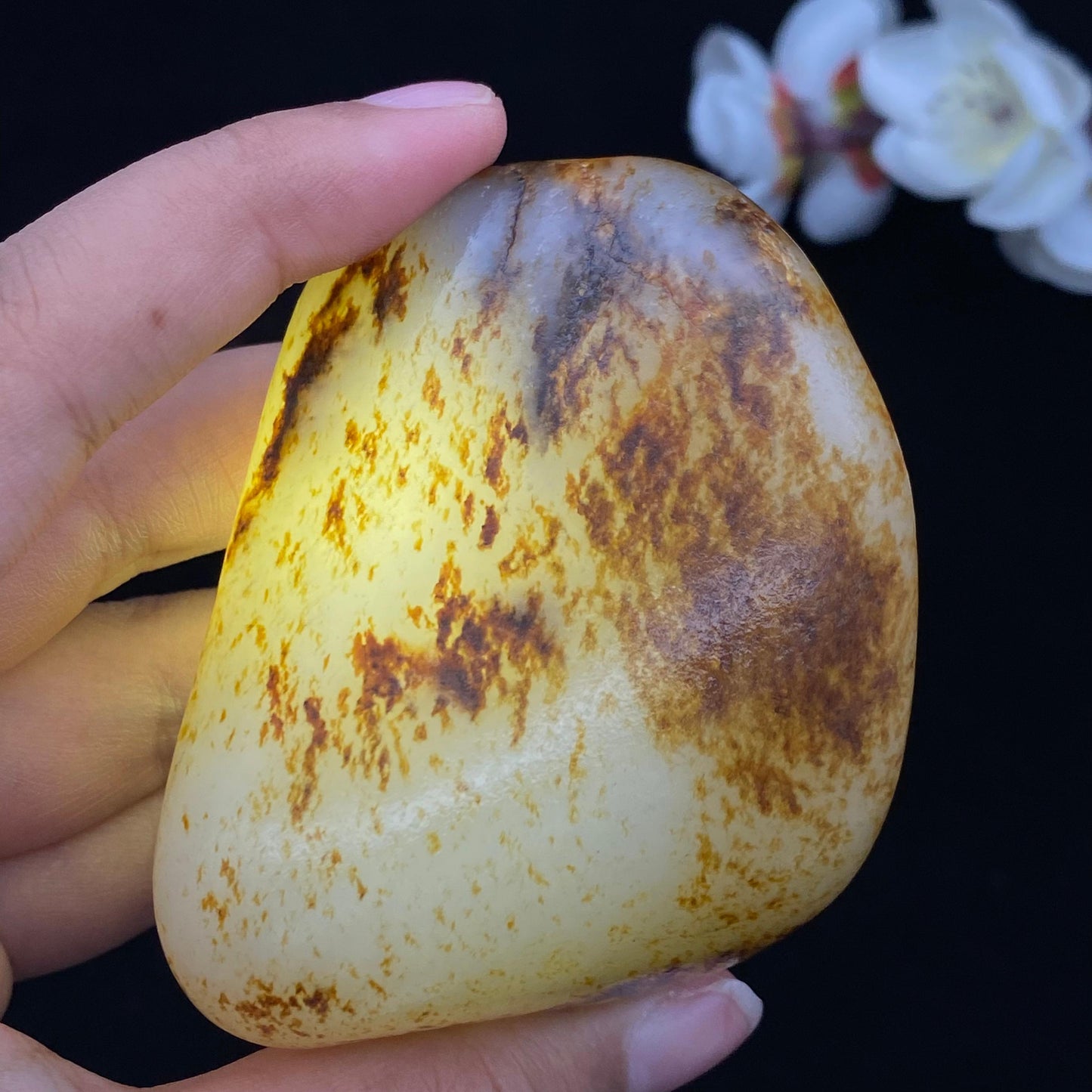 和田玉洒红皮籽料手把件(215.9g)