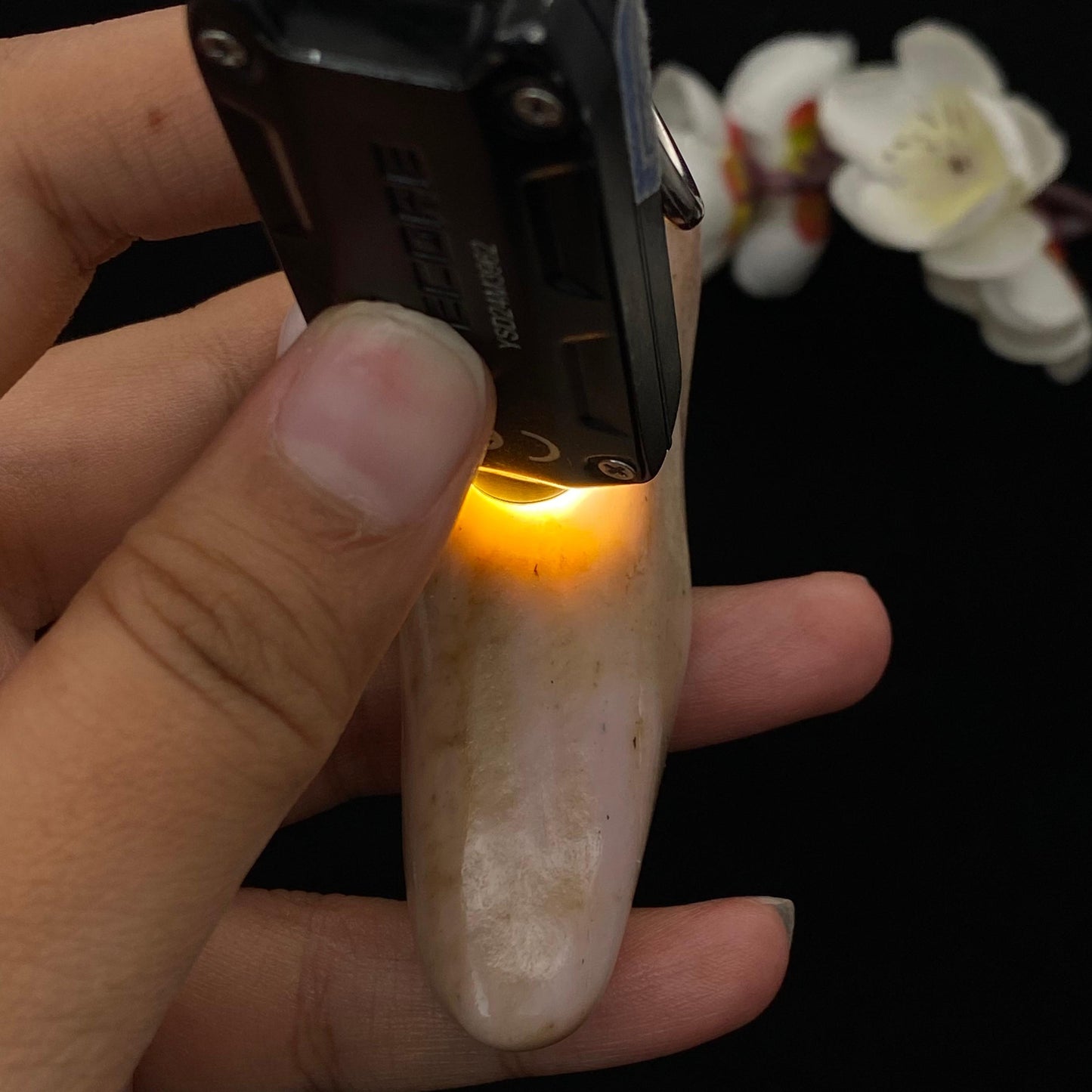和田玉桃花玉籽料原石(77.6g)