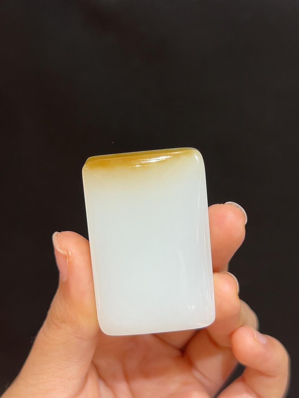 和田玉且末料糖羊脂玉平安无事牌(34.8g)