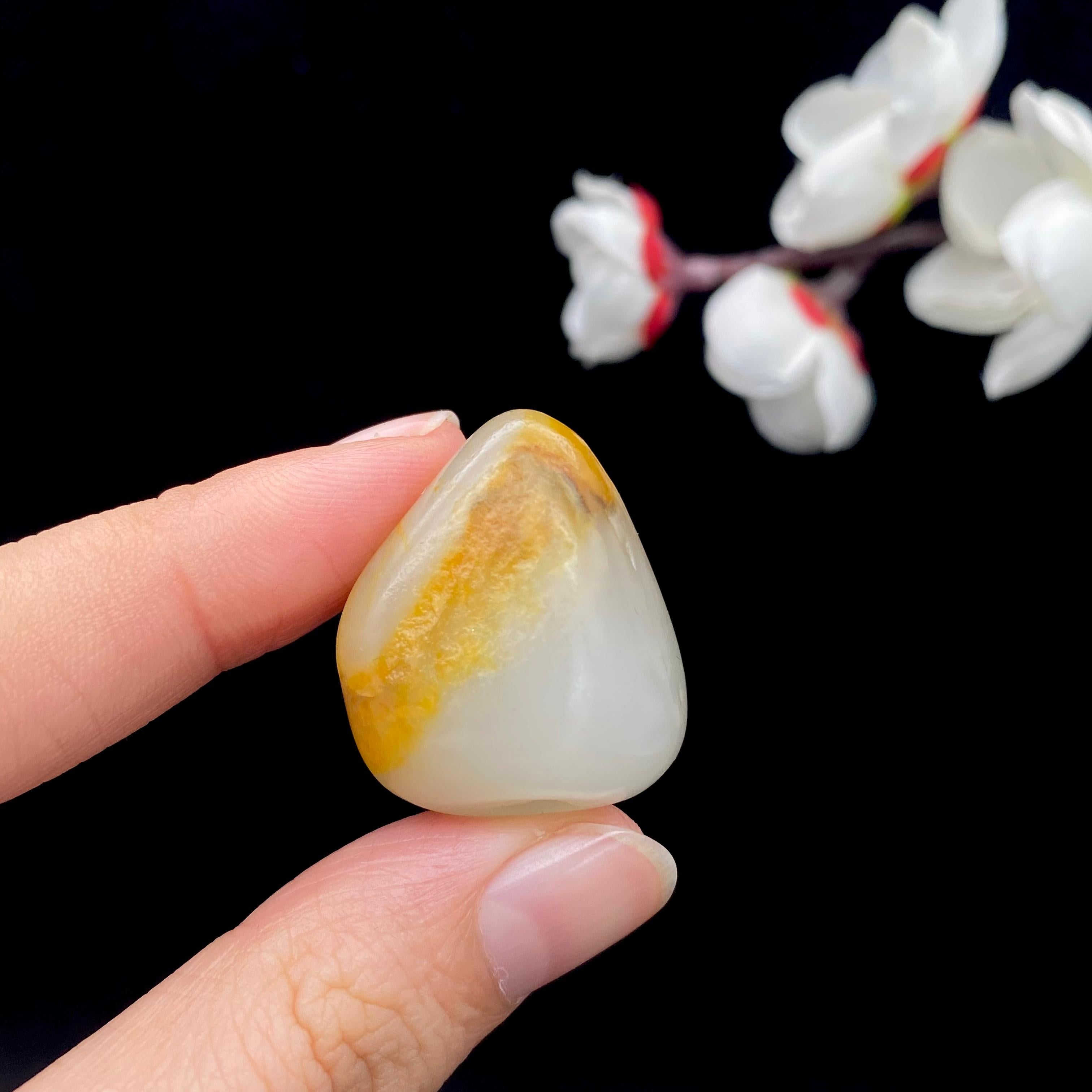 和田（ホータン）黄玉　台付き置物「羅漢」180ｍｍ 和田玉聚黄皮籽料吊坠籽（13.4g） – 厚德载玉