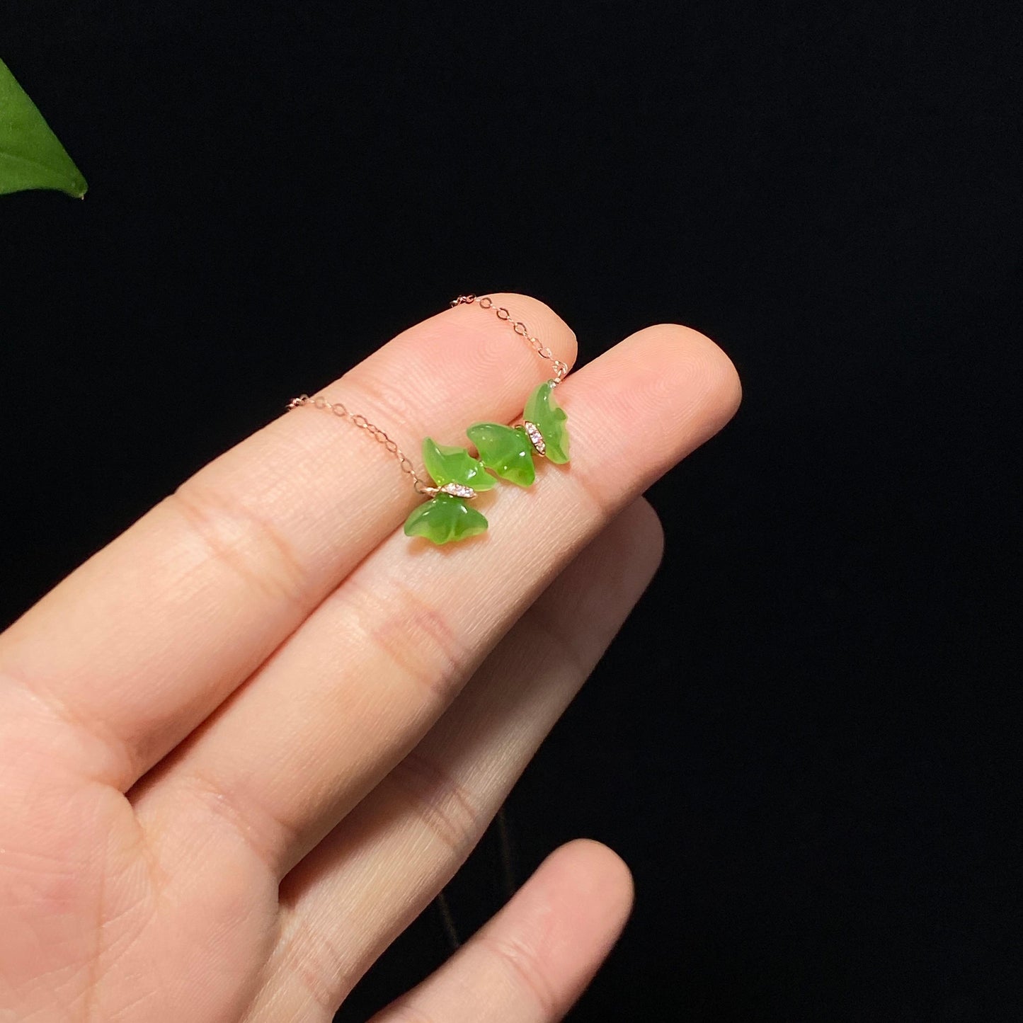 精品碧玉苹果绿金镶嵌蝴蝶挂件(1.7g)