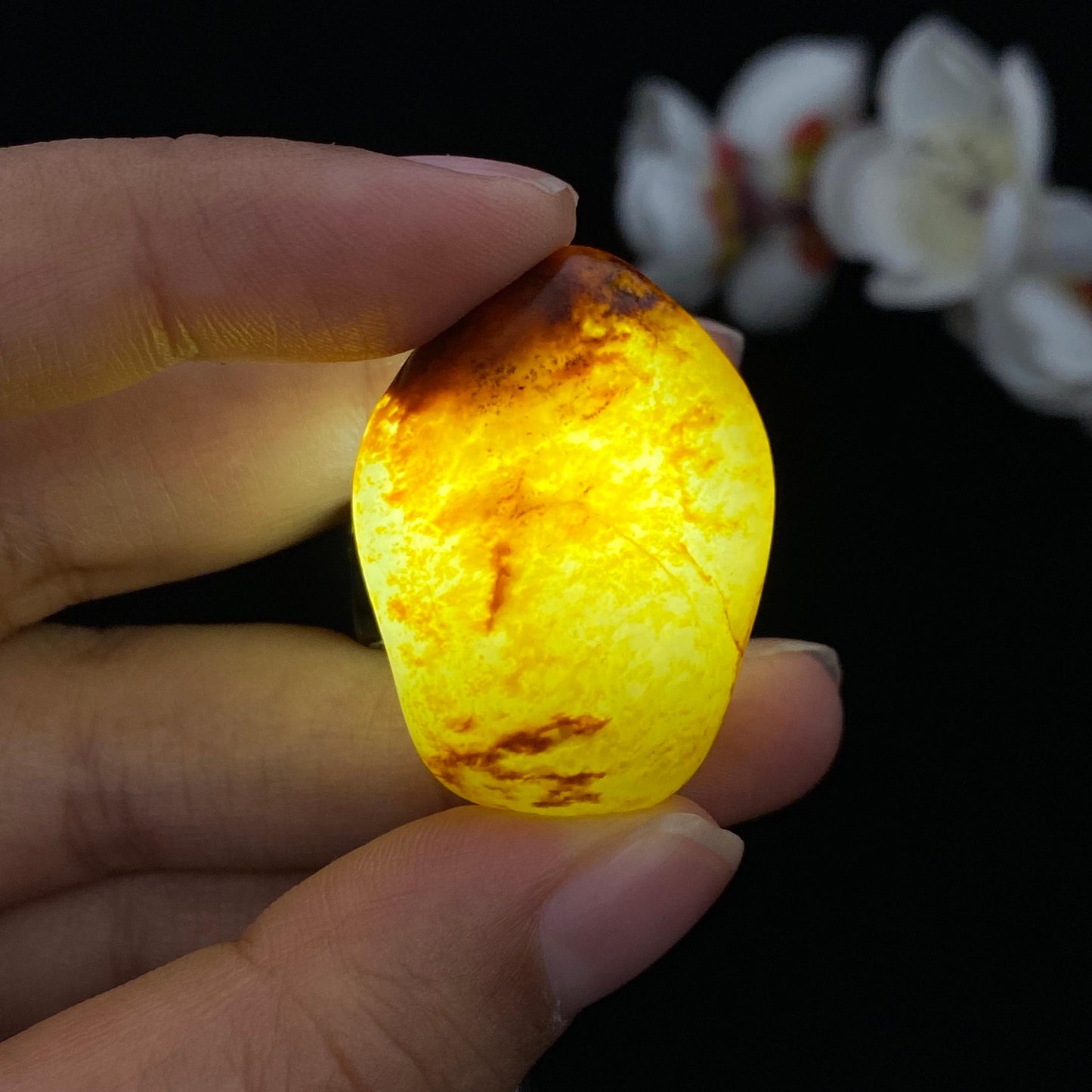和田玉洒红皮籽料挂件(16.3g)