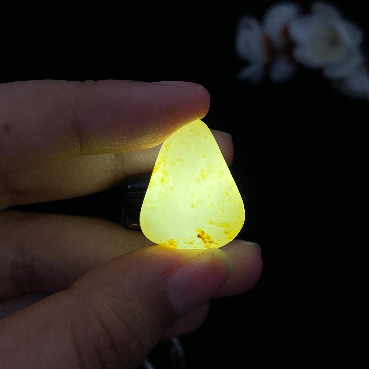 和田玉洒金皮籽料吊坠籽(8.2g)