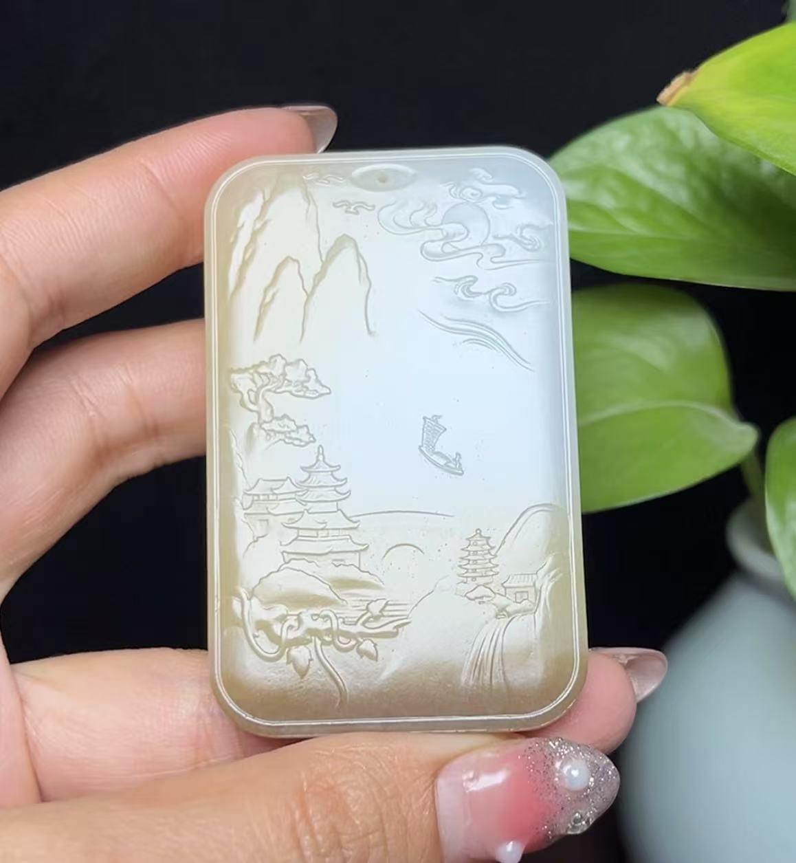新疆和田玉且末糖三色特色料龙牌(50.7g)