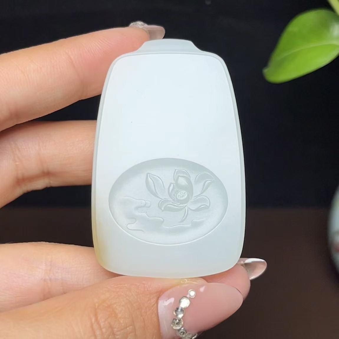 新疆和田玉且末糖羊脂玉普贤菩萨(35.0g)