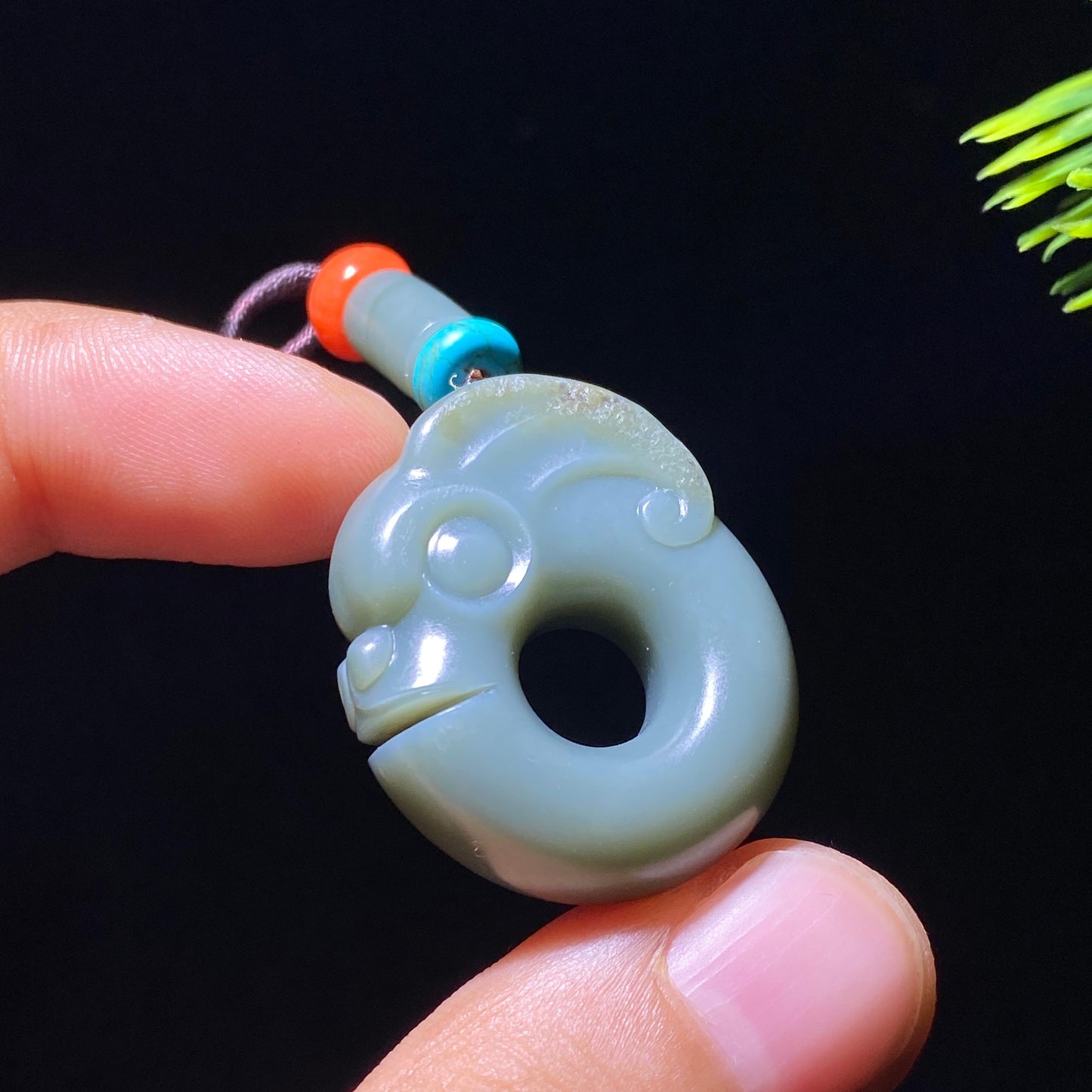 和田玉籽料沙枣青玉猪龙(12.0g)