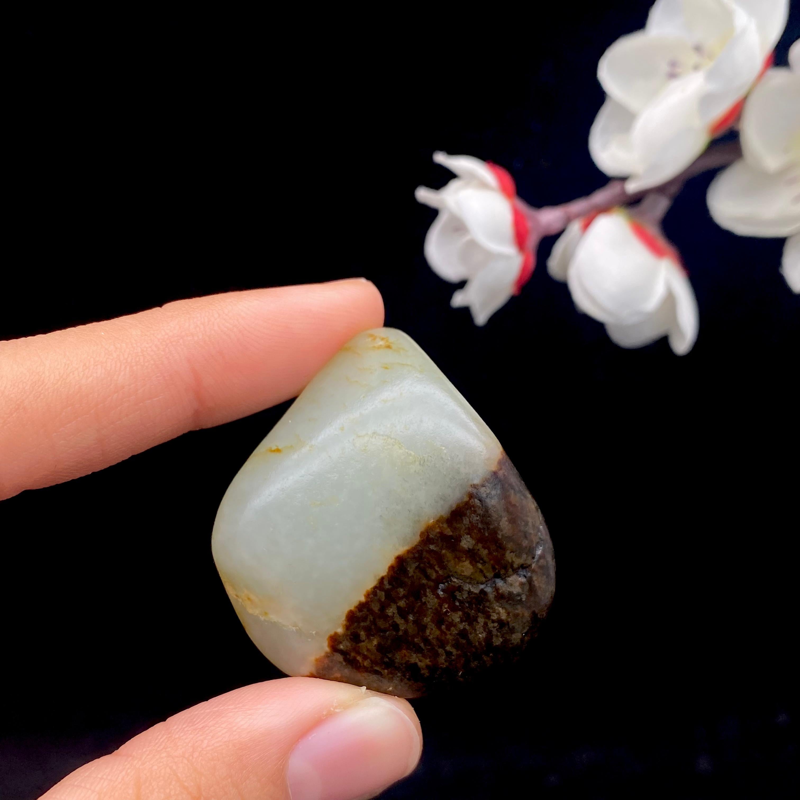 和田玉聚红皮籽料挂件(37.7g)