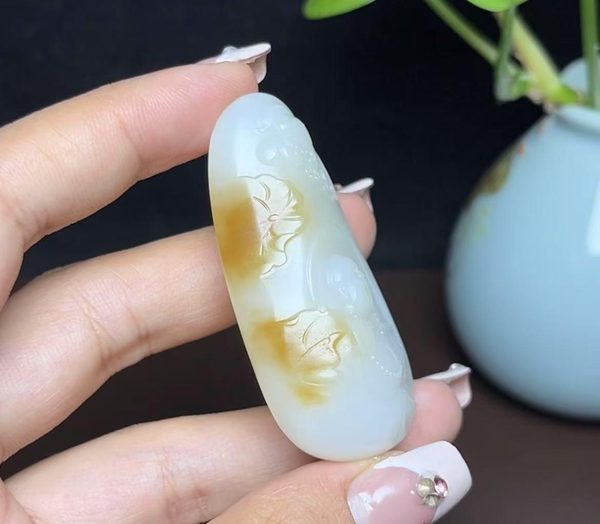 新疆和田玉且末糖白羊脂玉佛公(40.6g)