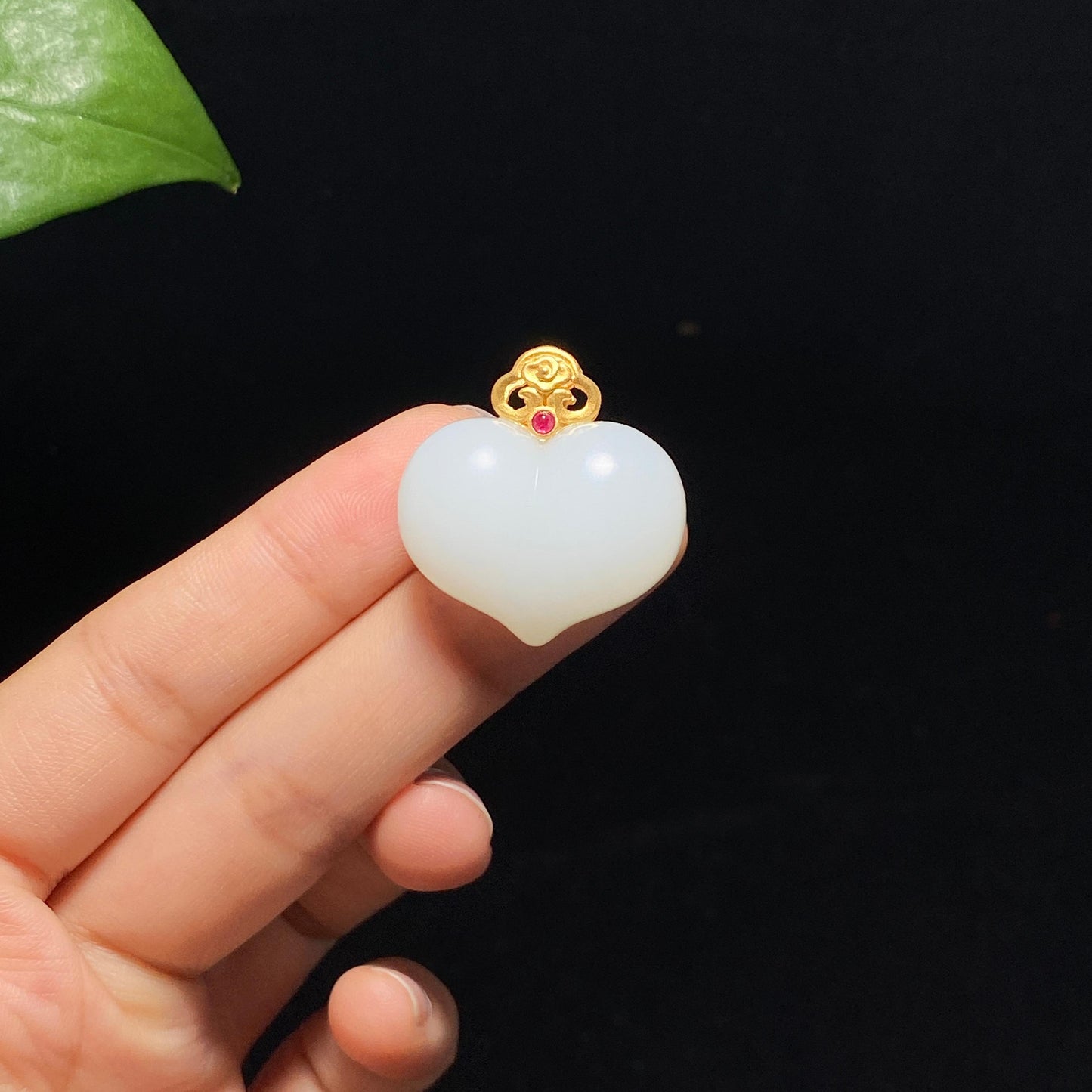 精品和田白玉金镶玉心挂件(12.5g)