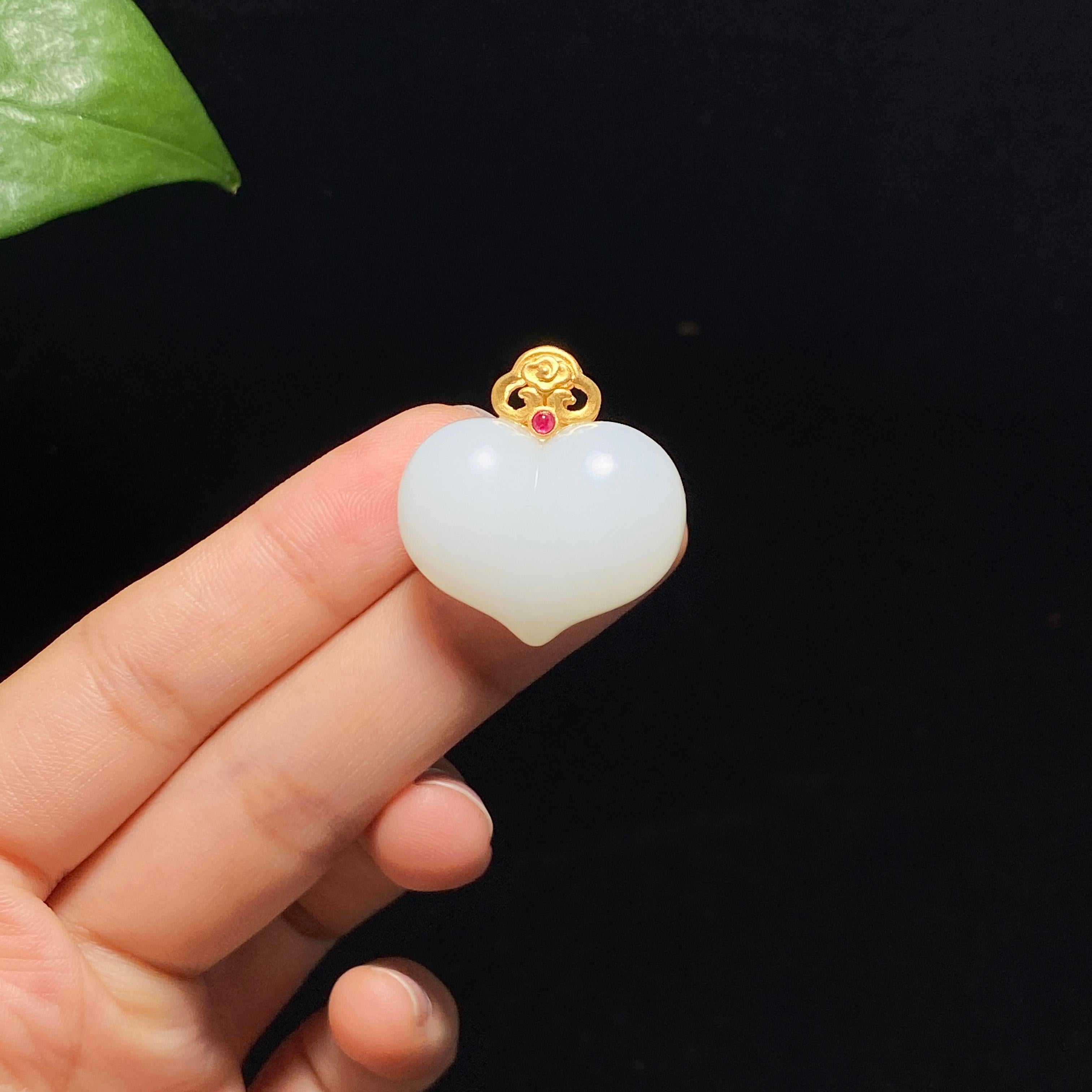 精品和田白玉金镶玉心挂件(12.5g)