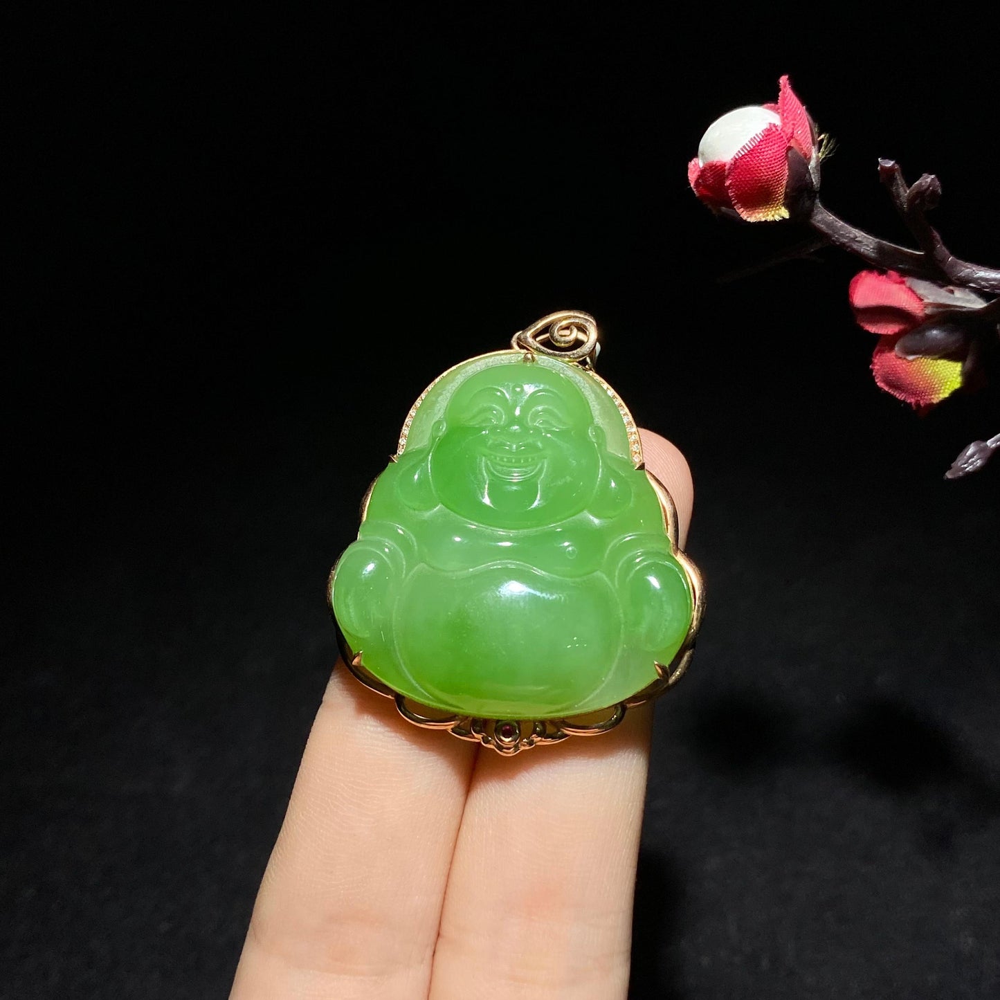 和田玉18k金镶碧玉苹果绿佛公挂件(11.0g)