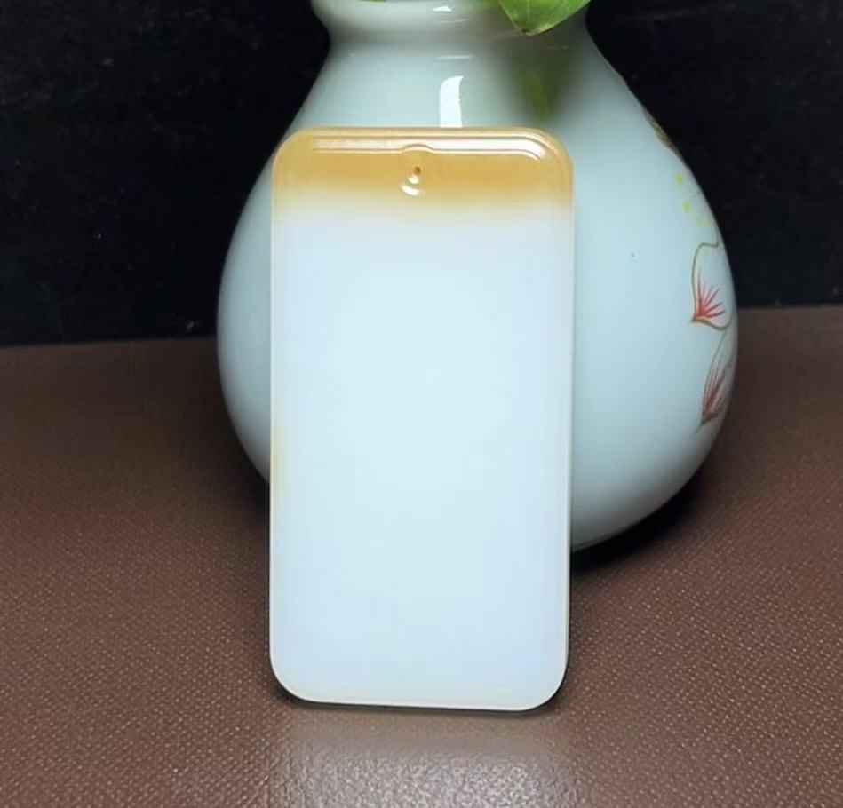 新疆和田玉且末糖羊脂玉平安无事牌(78.2g)