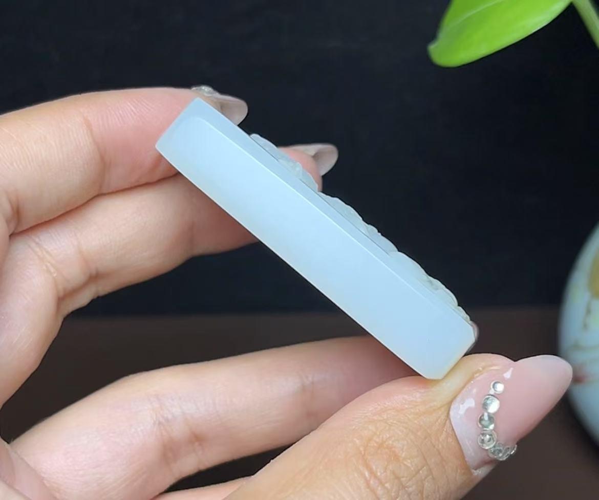 新疆和田玉且末料羊脂玉大势至菩萨(45.2g)