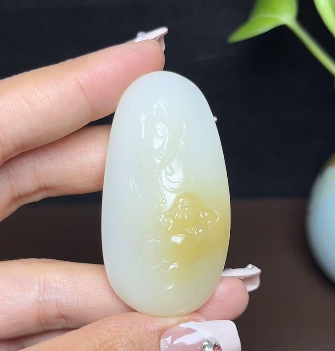 新疆和田玉且末糖羊脂玉观音佛牌(27.8g)