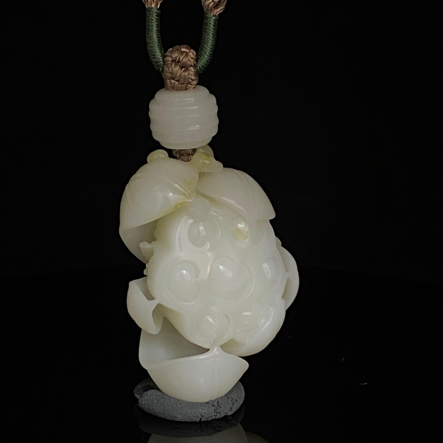 和田玉立体荷花挂件(26.02g)
