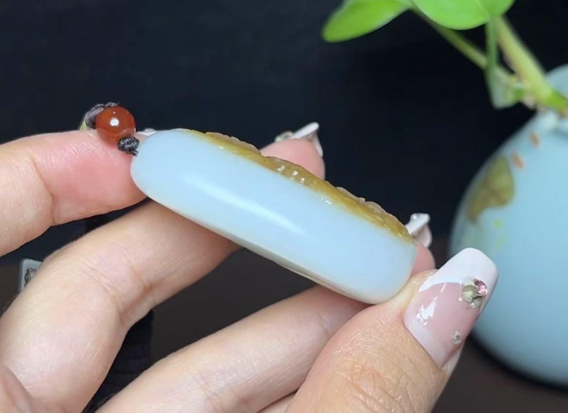新疆和田玉且末糖白羊脂玉大势至菩萨(42.3g)