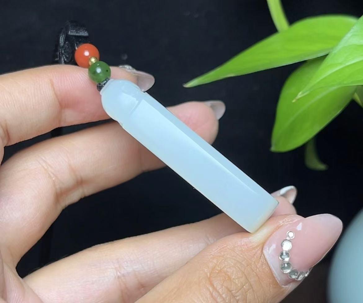 和田羊脂玉貔貅平安无事牌府上有龙(41.7g)