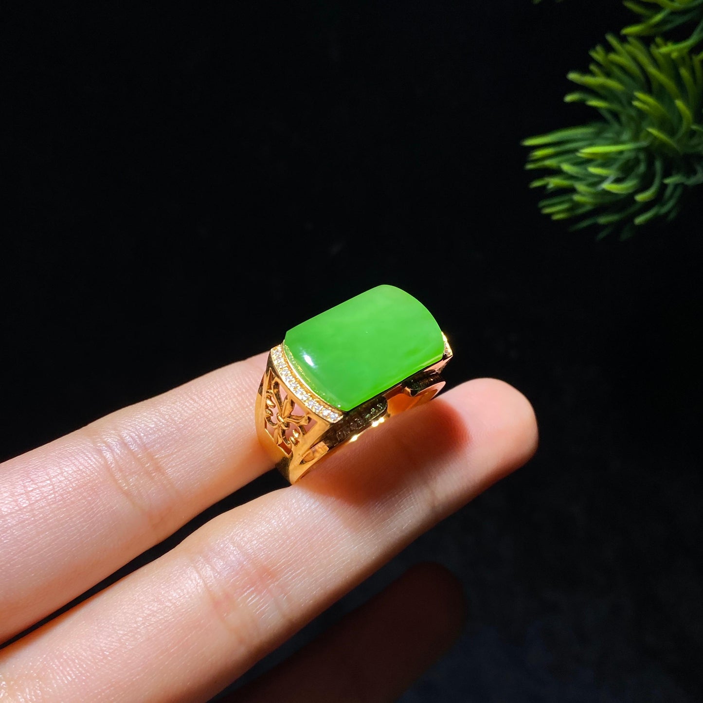 和田玉碧玉18k镶金戒指(8.5g)