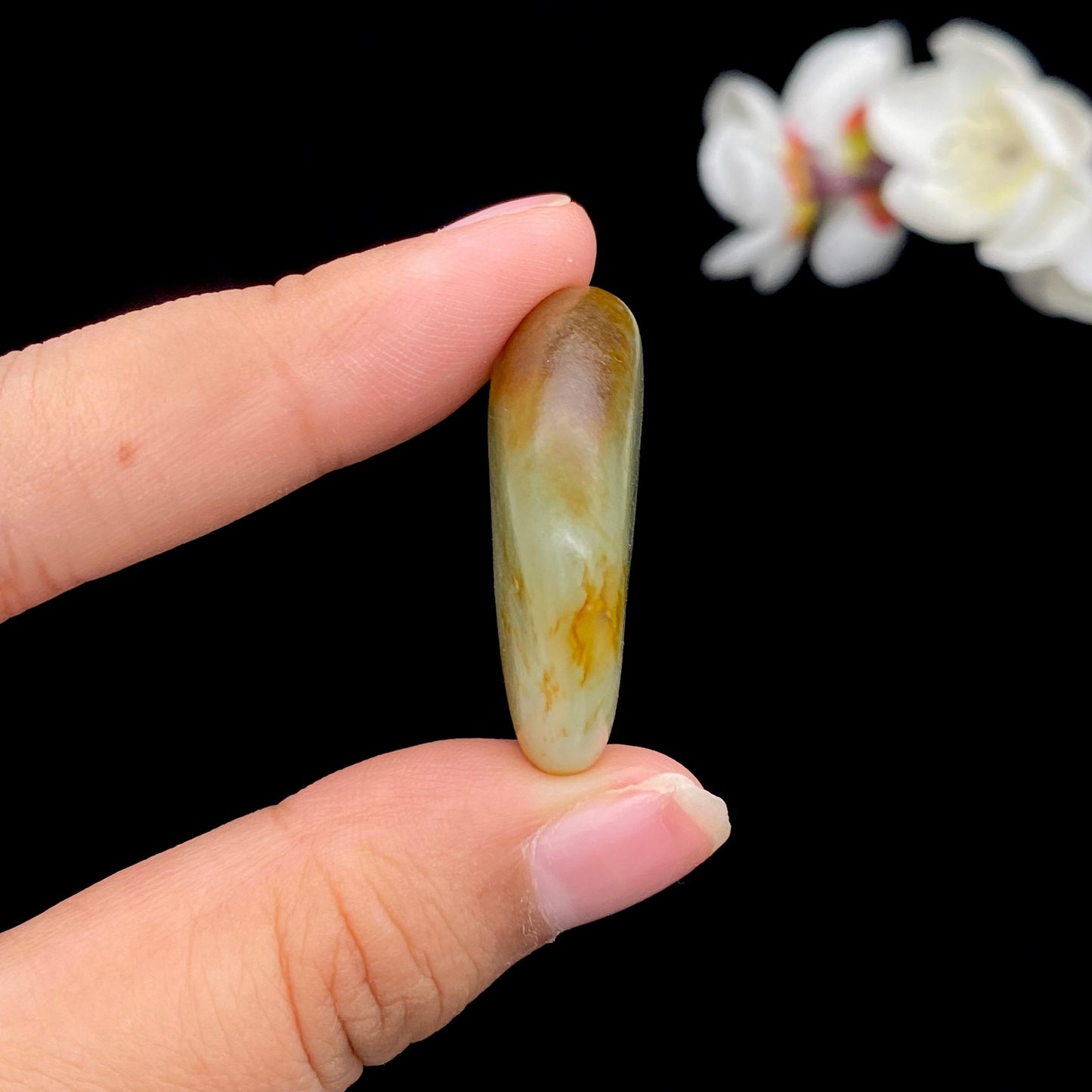 和田玉聚黄皮籽料吊坠籽(14.1g)