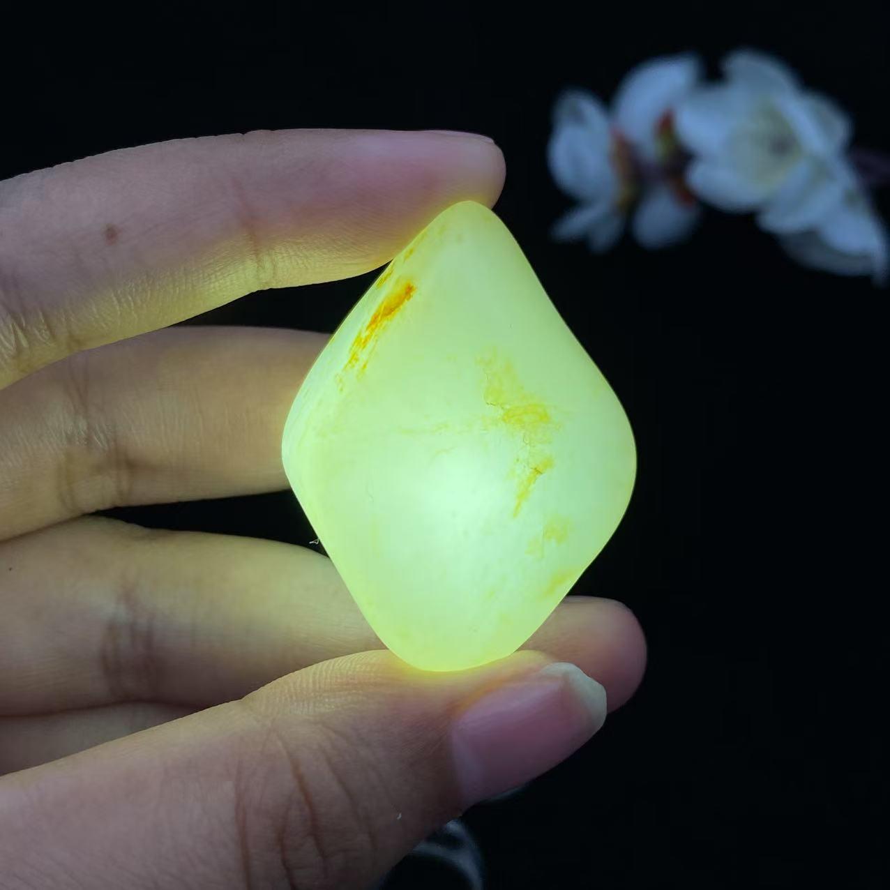 和田玉洒金皮籽料挂件(30.7g)