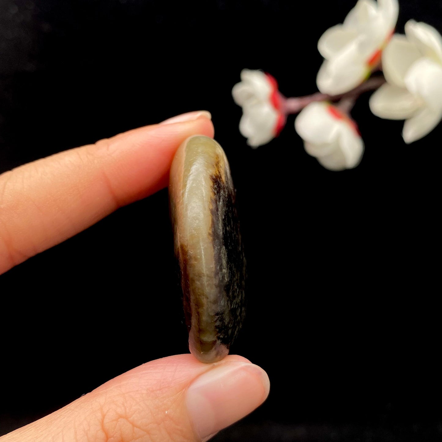 和田玉聚黑皮籽料原石(22.7g)