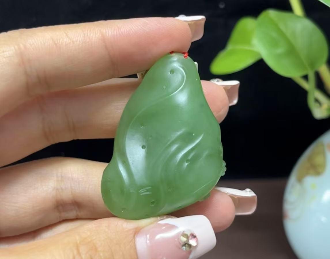和田玉苹果绿碧玉喜上眉梢(28.3g)