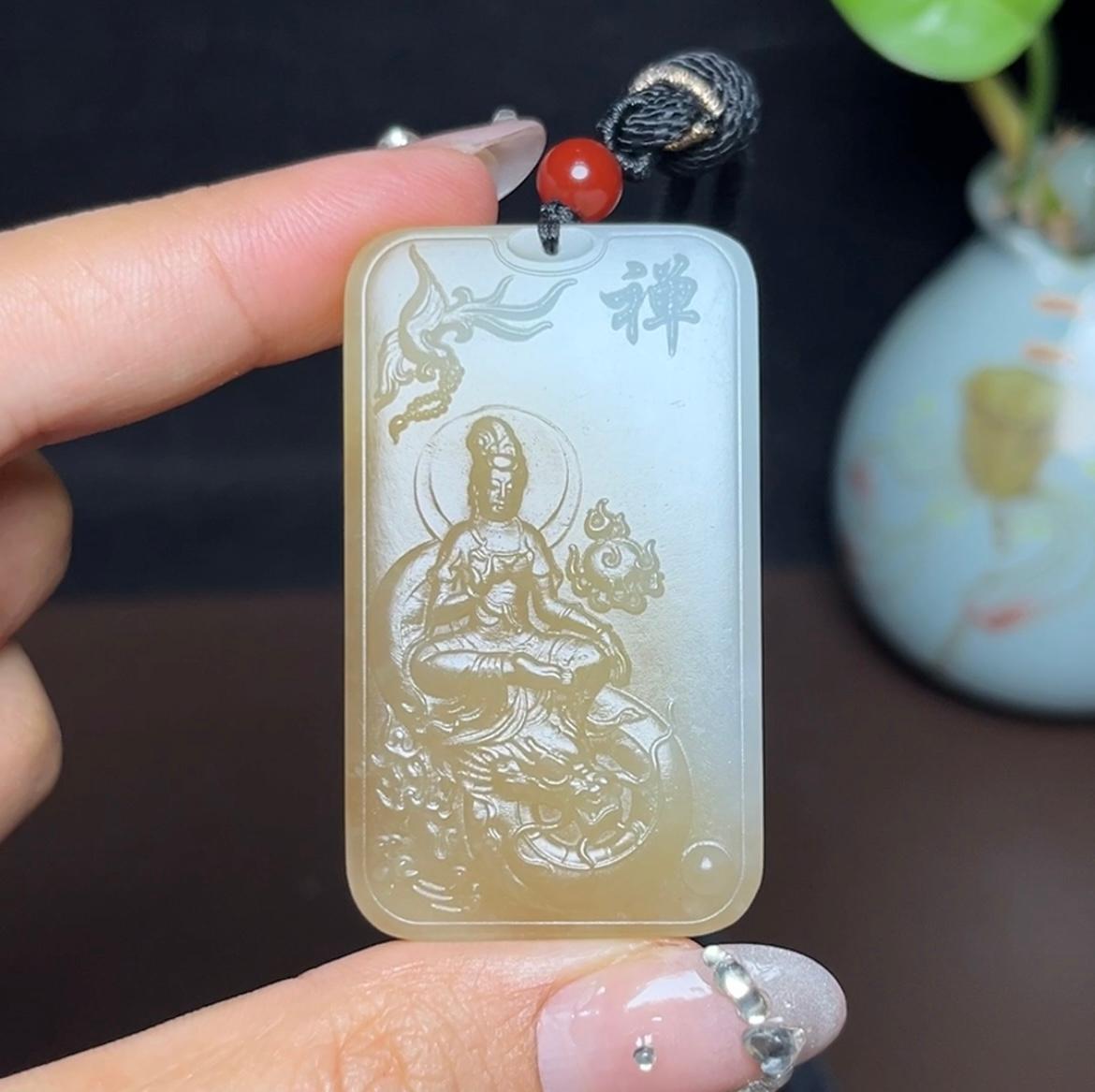 新疆和田玉且末糖千手御龙双观音(39.0g)