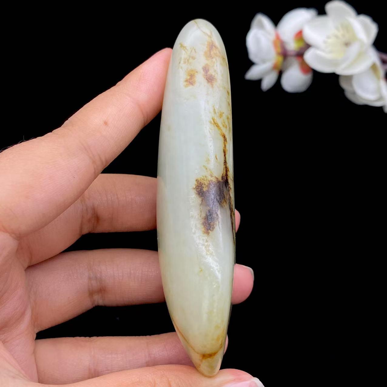和田玉洒金皮籽料手把件(114.8g)