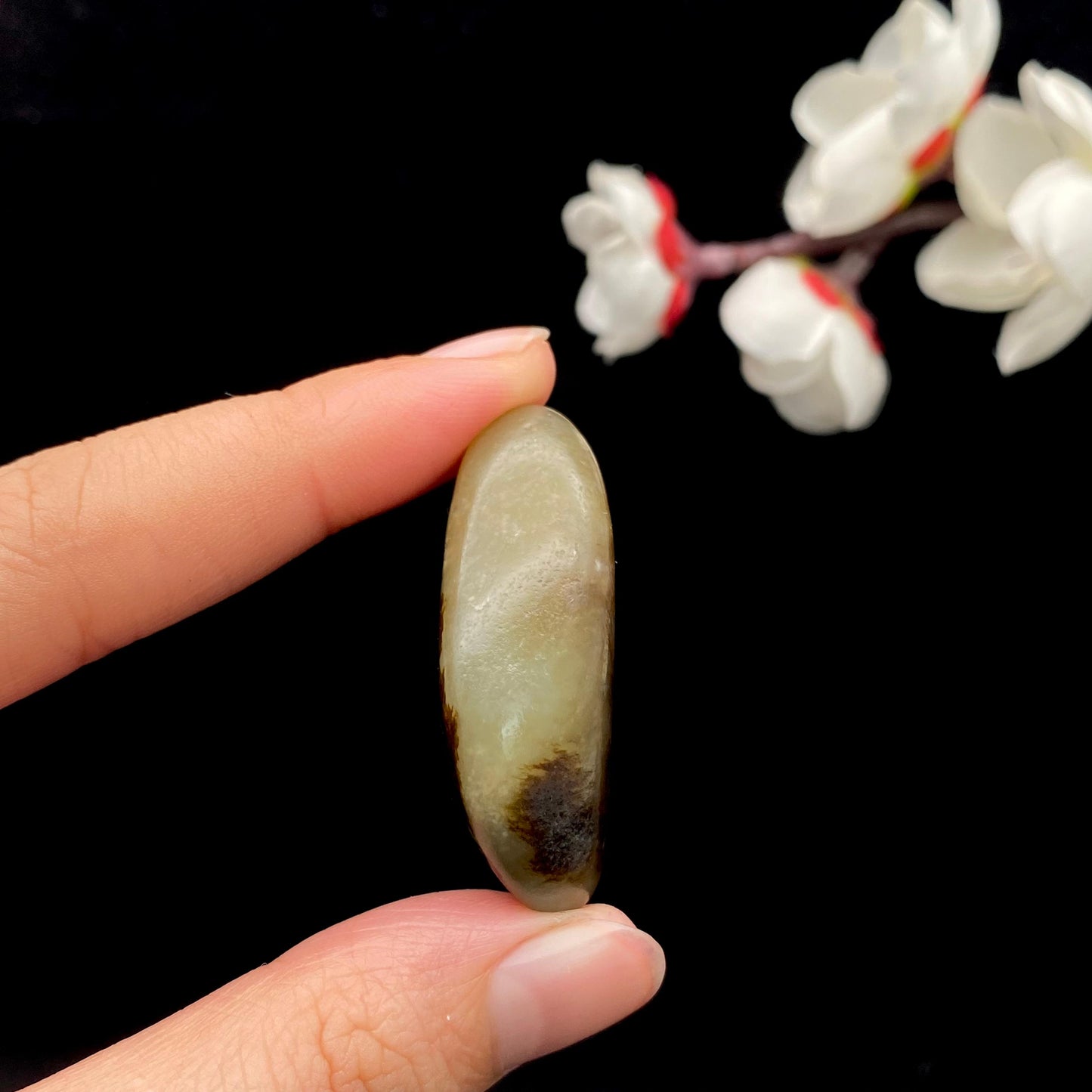和田玉聚黑皮籽料原石(22.7g)