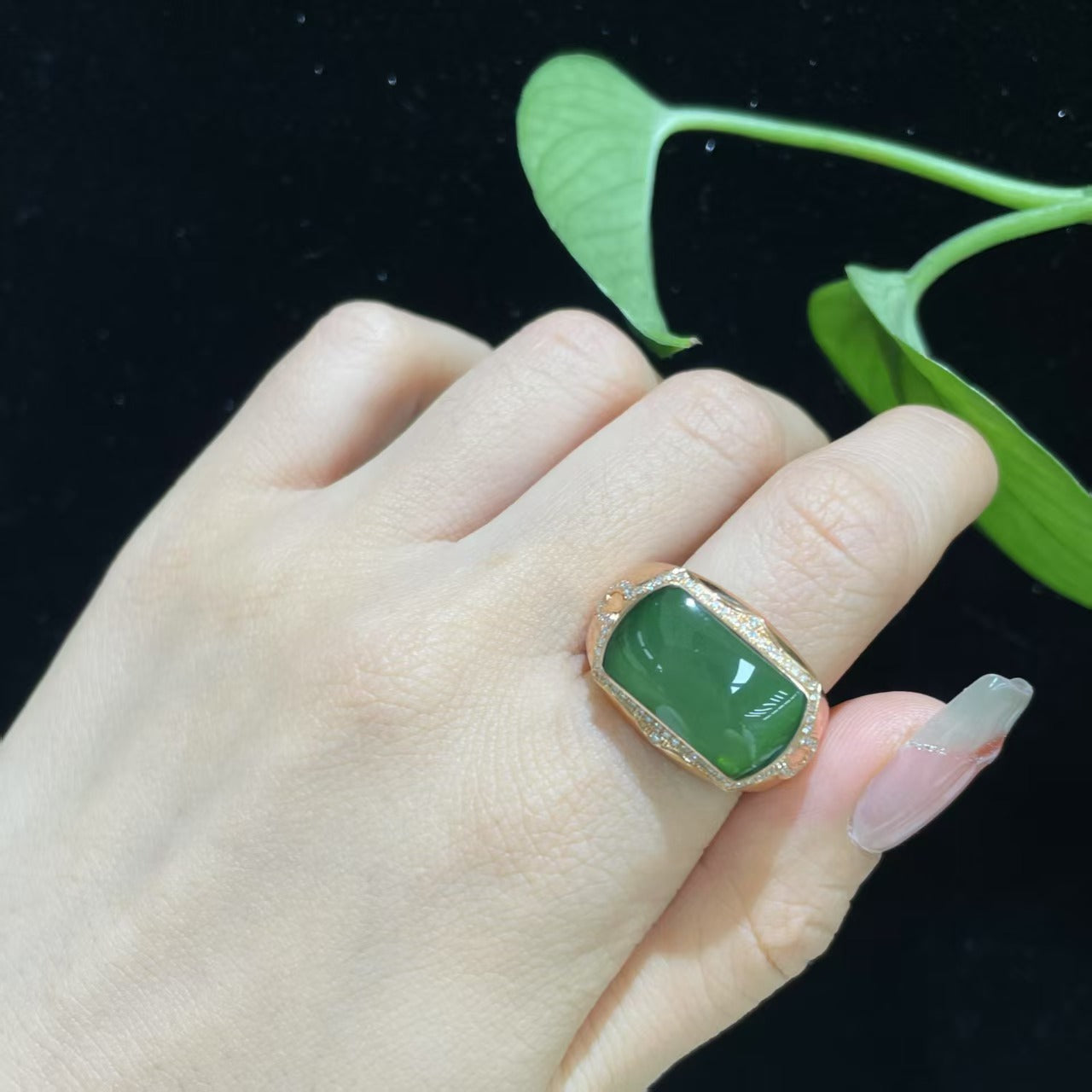 和田玉碧玉18k金荧光方形戒指