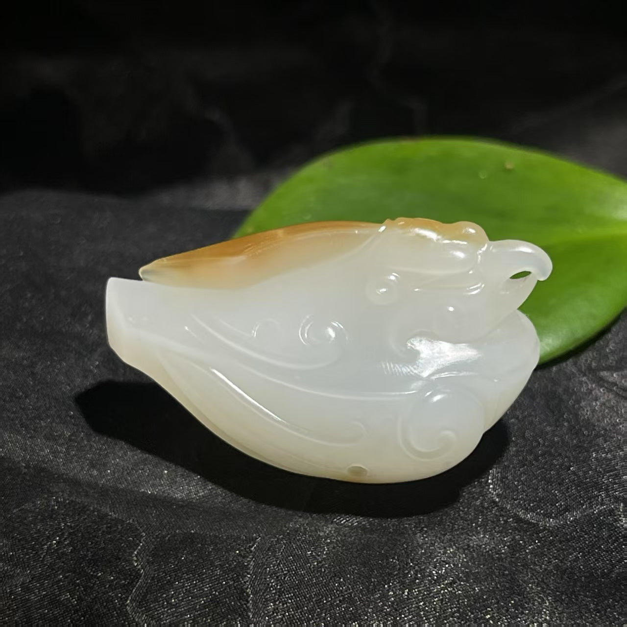 和田玉糖羊脂白玉鹰吊坠