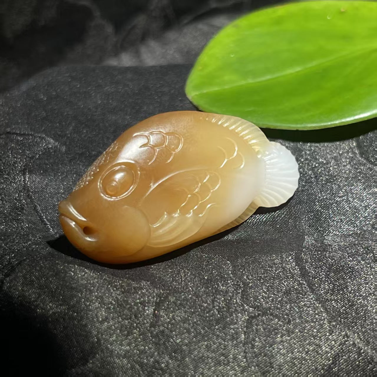 和田玉糖羊脂白玉鱼吊坠