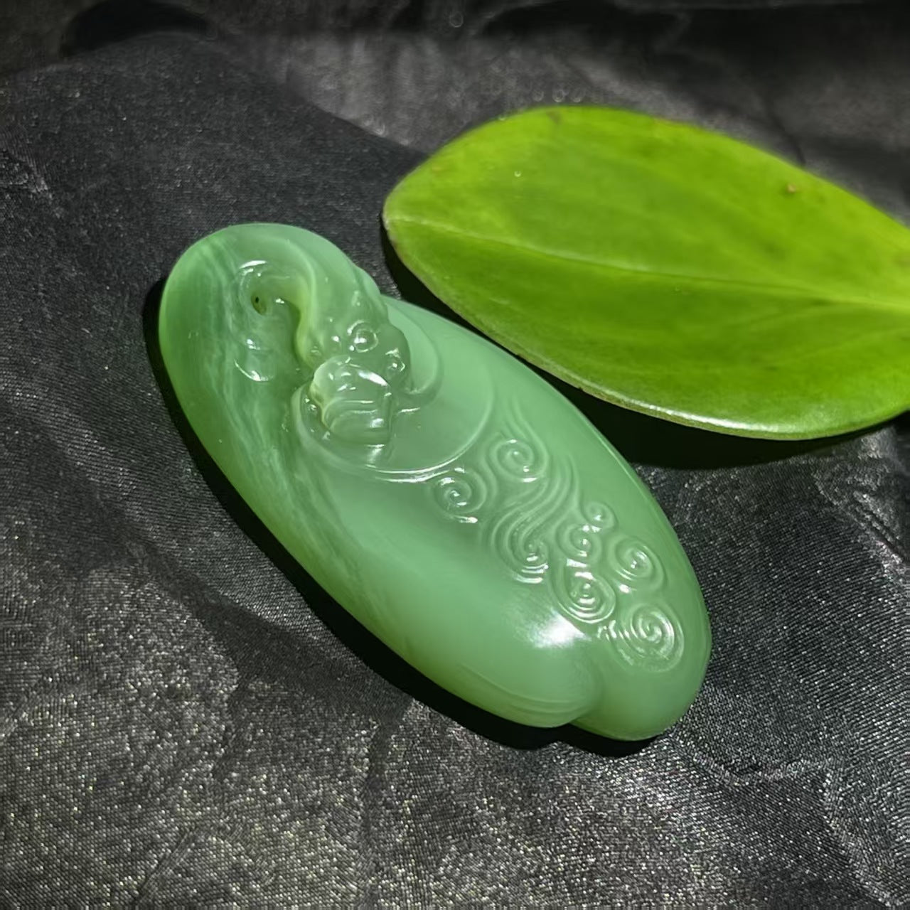 和田玉碧玉粉绿龙吊坠