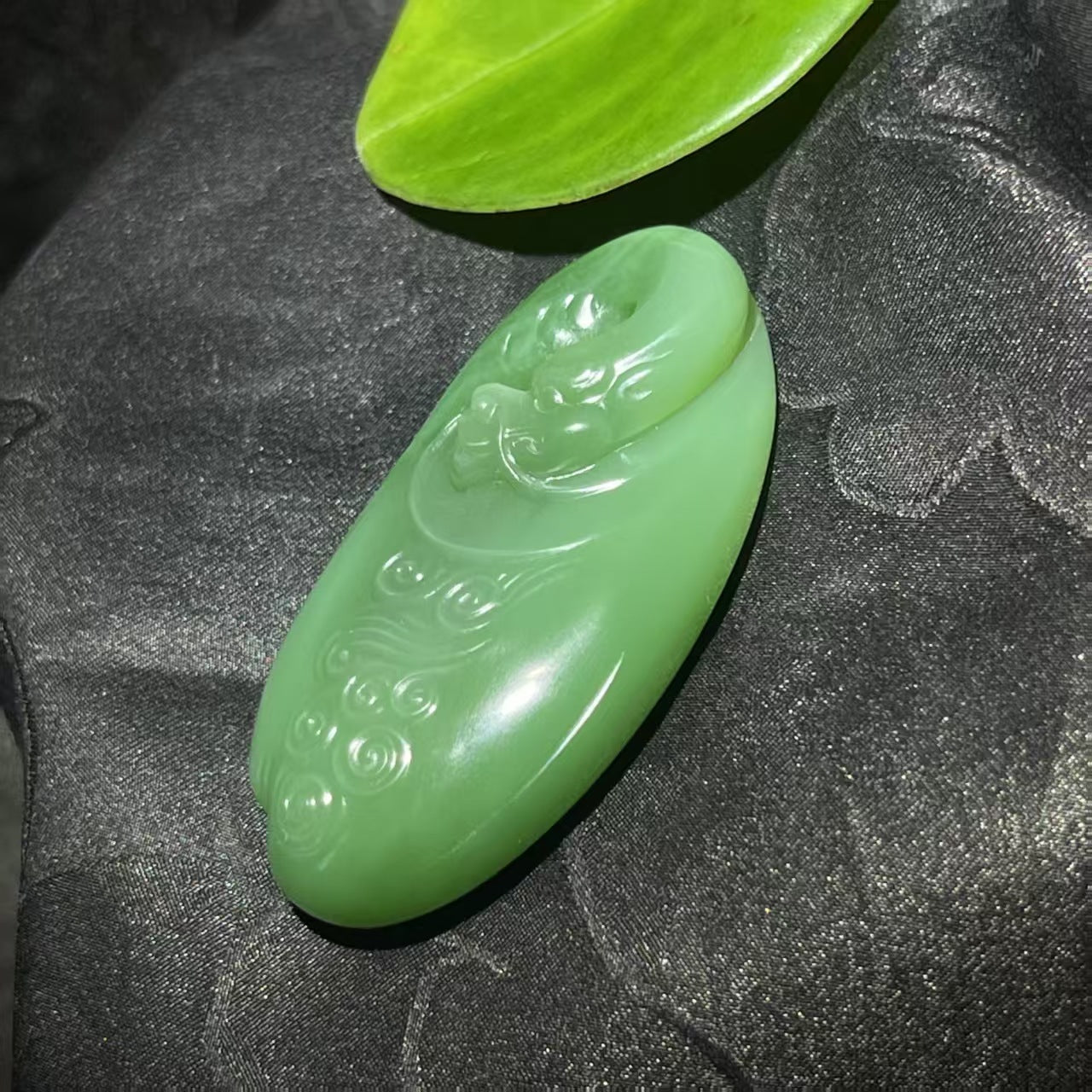 和田玉碧玉粉绿龙吊坠