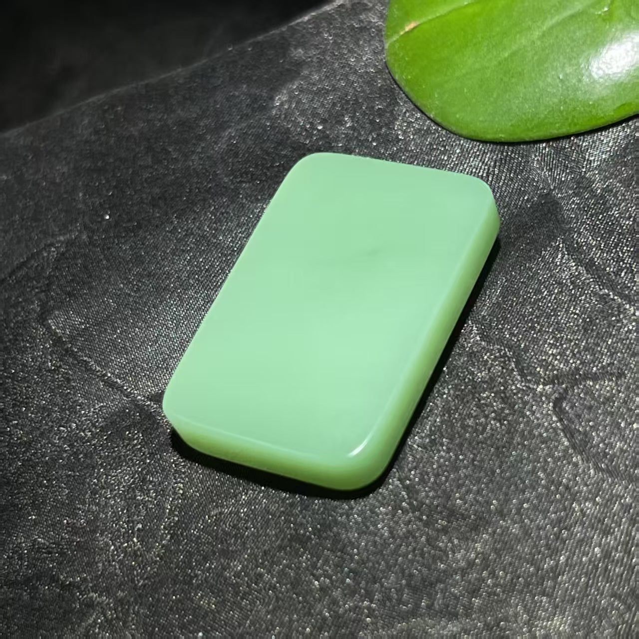 和田玉碧玉粉绿佛公