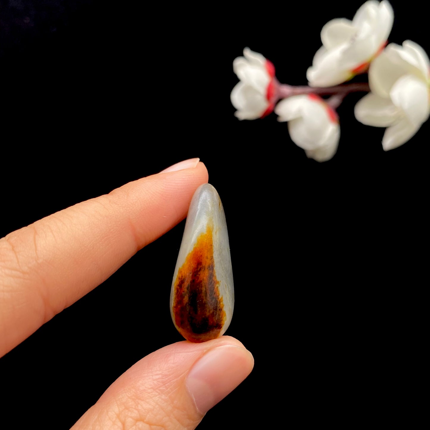【超值推荐】和田玉-聚黄皮青花底籽料吊坠籽