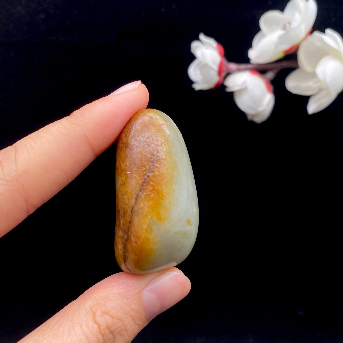 【超值推荐】和田玉-聚黄皮带洒金皮青白肉籽料挂件