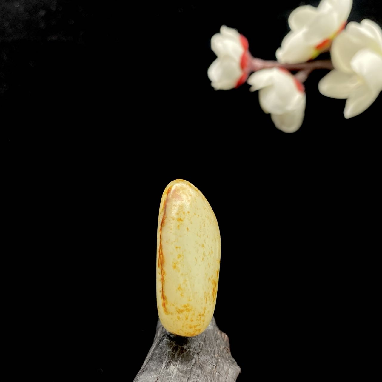 和田玉-洒金皮青白肉籽料挂件