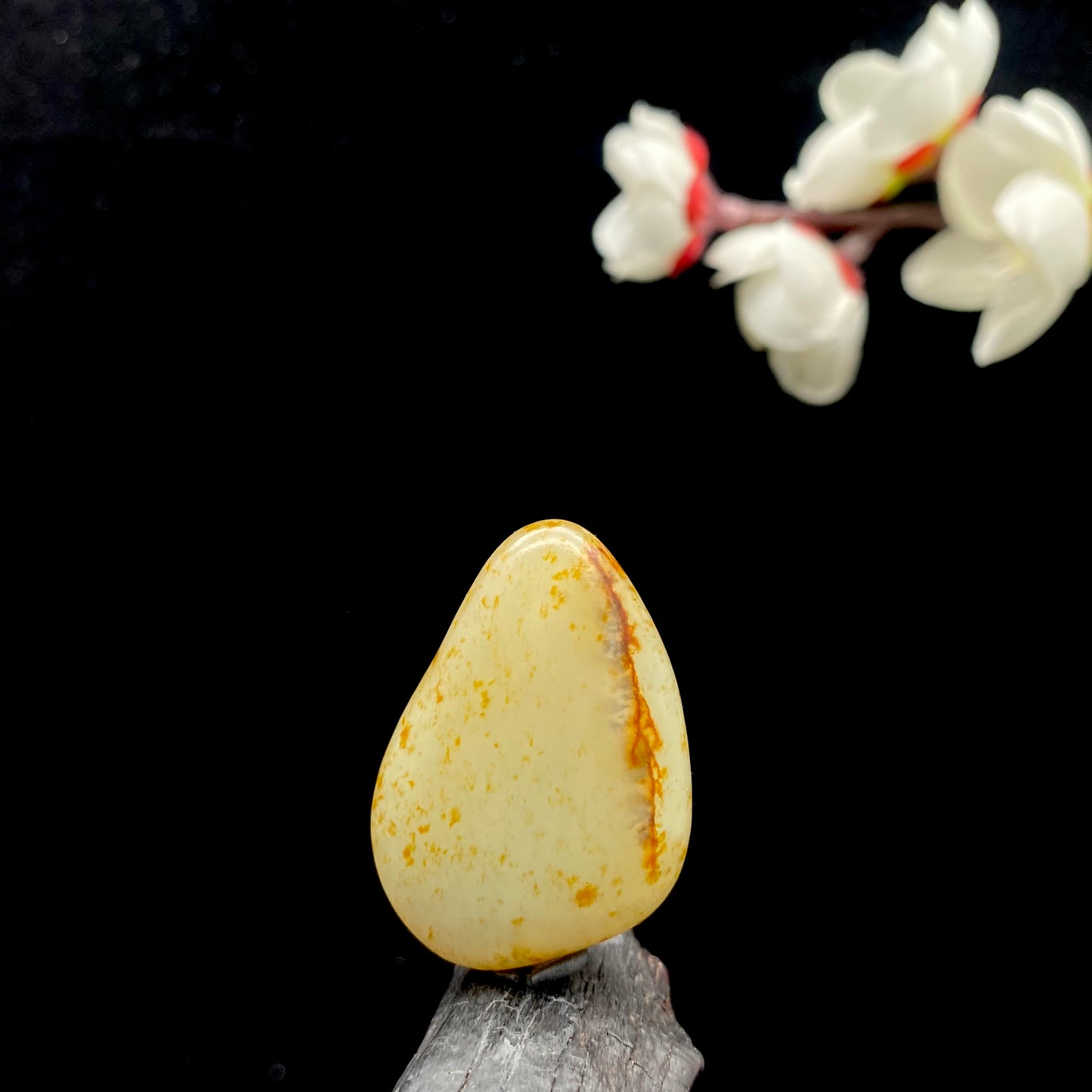 和田玉-洒金皮青白肉籽料挂件