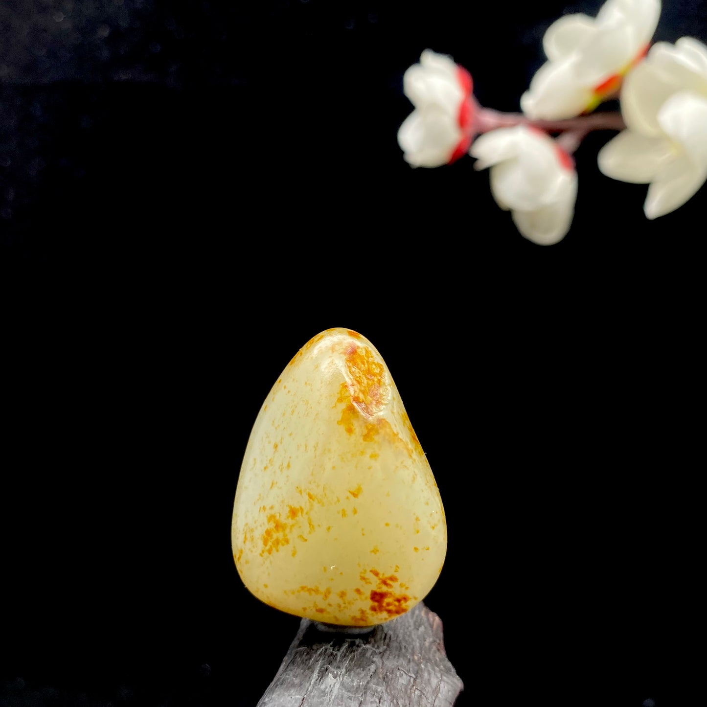 和田玉-洒金皮青白肉籽料挂件